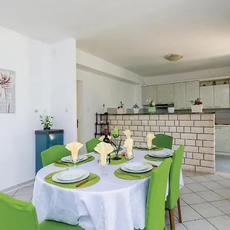 Three-bedroom In アパート *