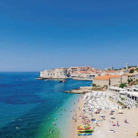 Three-bedroom In アパート *