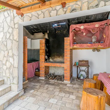 Three-bedroom In Apartment Slano
