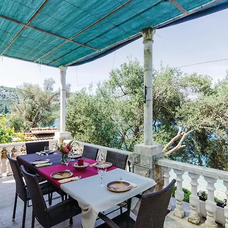 アパート Three-bedroom In スラノ