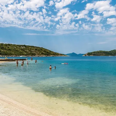 Appartement Three-bedroom In Slano