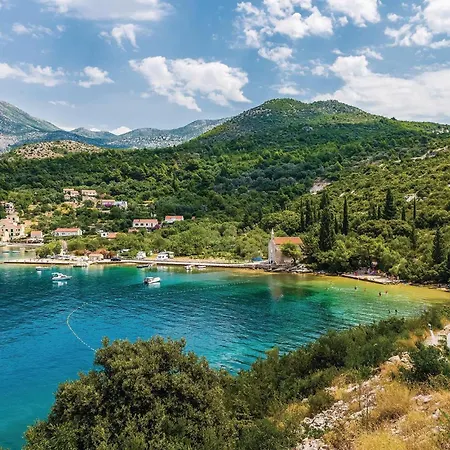 Appartement Three-bedroom In *