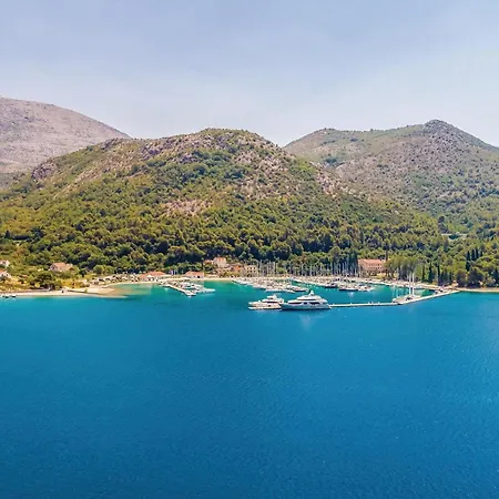 Appartement Three-bedroom In Slano