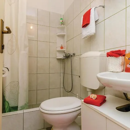 Three-bedroom In 아파트