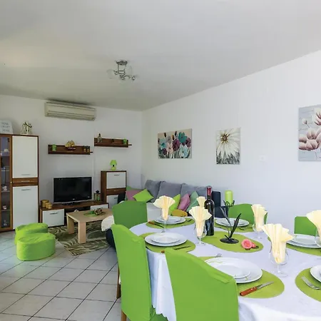 Three-bedroom In Slano