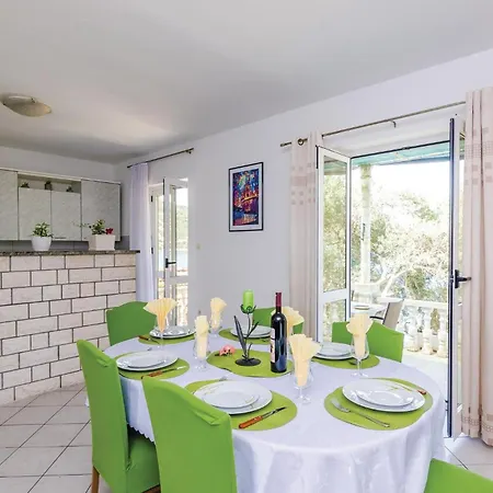 Appartement Three-bedroom In *