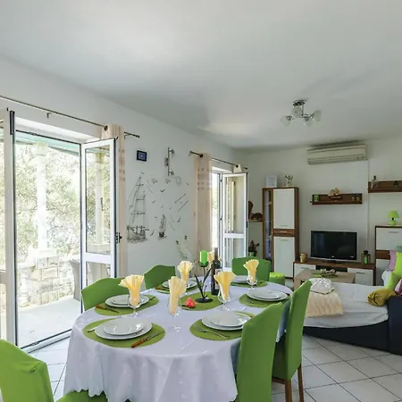 3 Bedroom Cozy In سلانو