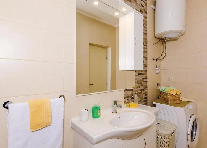 דירה Three-bedroom In