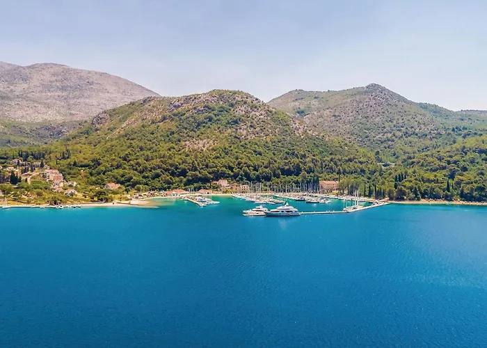 דירה Three-bedroom In סלאנו