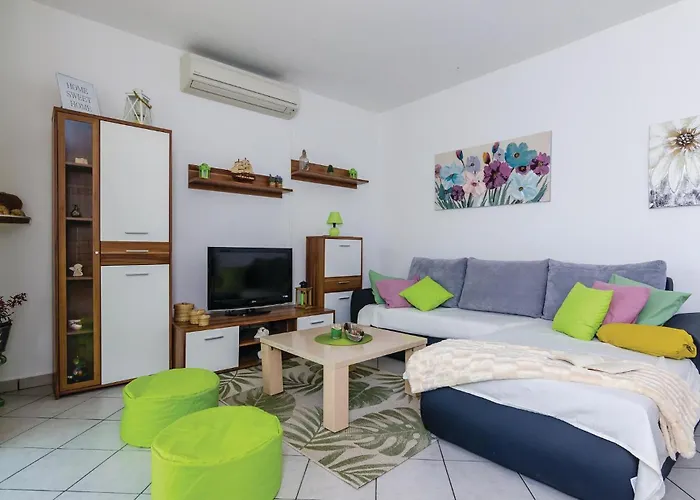 Three-bedroom In דירה *