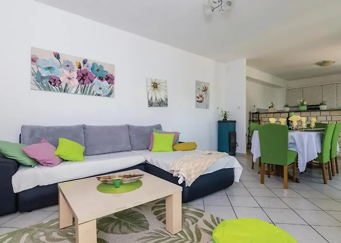Three-bedroom In דירה