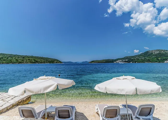 דירה Three-bedroom In