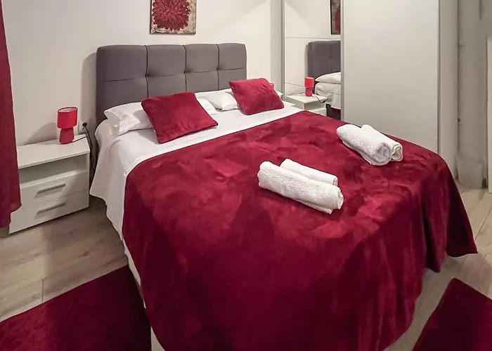 Three-bedroom In דירה *