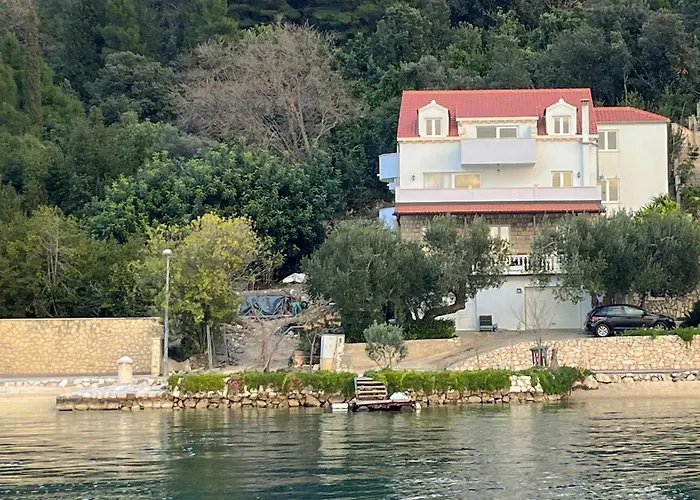 Three-bedroom In דירה *